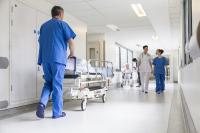 Arbeitsbedingungen in der Pflege verbessern statt Zeitarbeit verbieten