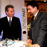 Ministerpräsident Oettinger zu Besuch bei SensoPart auf der Hannover Messe