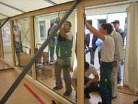Karlsruher Ausbildungsstätte setzt mit größtem Holz-Metall-Fenster neuen Markstein im energieeffizienten Bauen