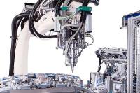RAMPF entwickelt voll automatisierte Klebeanlage für Kfz-Außenteile