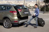 Automatisches Öffnen: Heckklappe mit Fußsensor debütiert beim neuen Ford Kuga auf Genfer Automobilsalon 2012