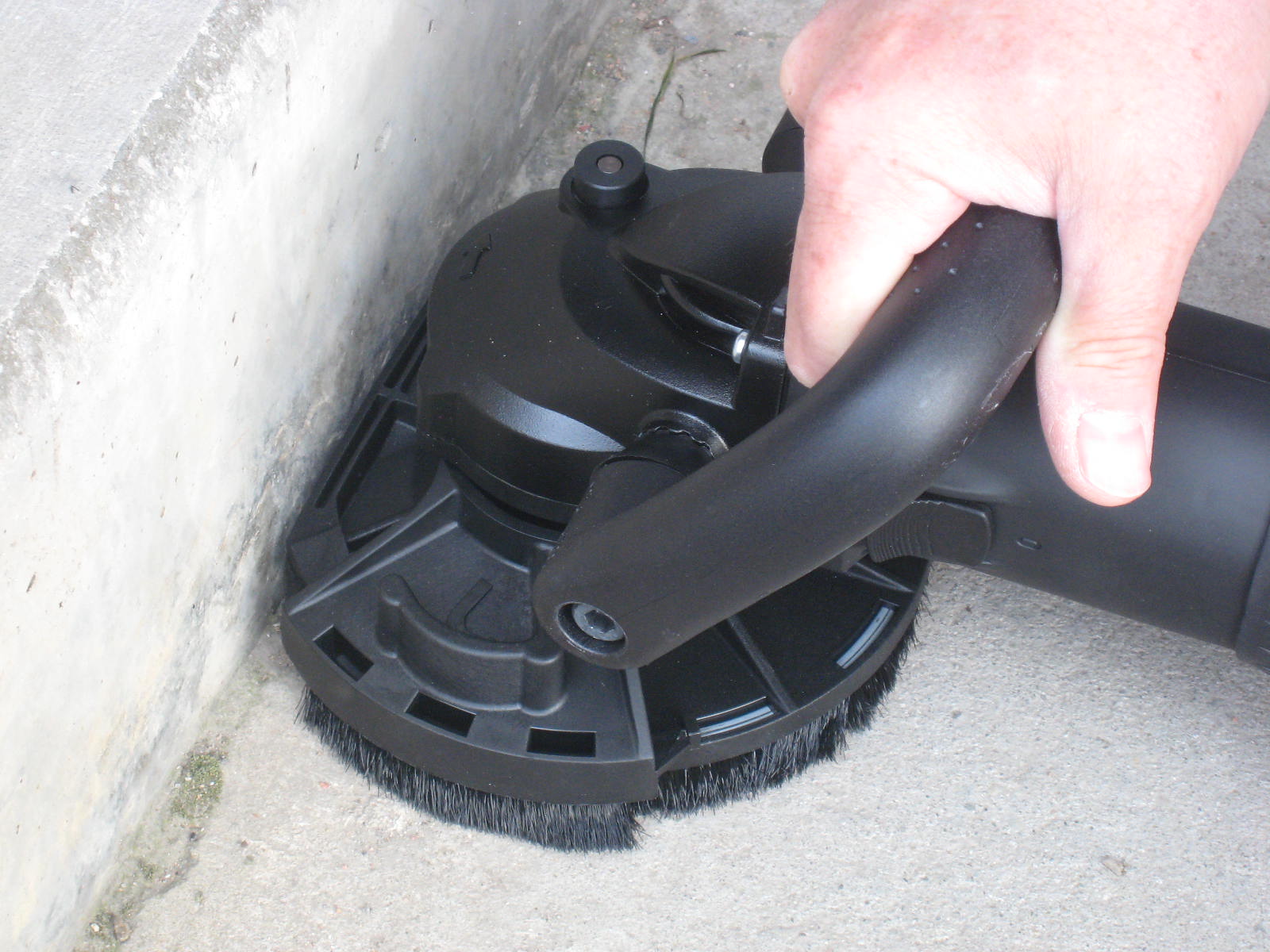 Beton und Estrich schleifen/egalisieren mit dem handlichen blue tec