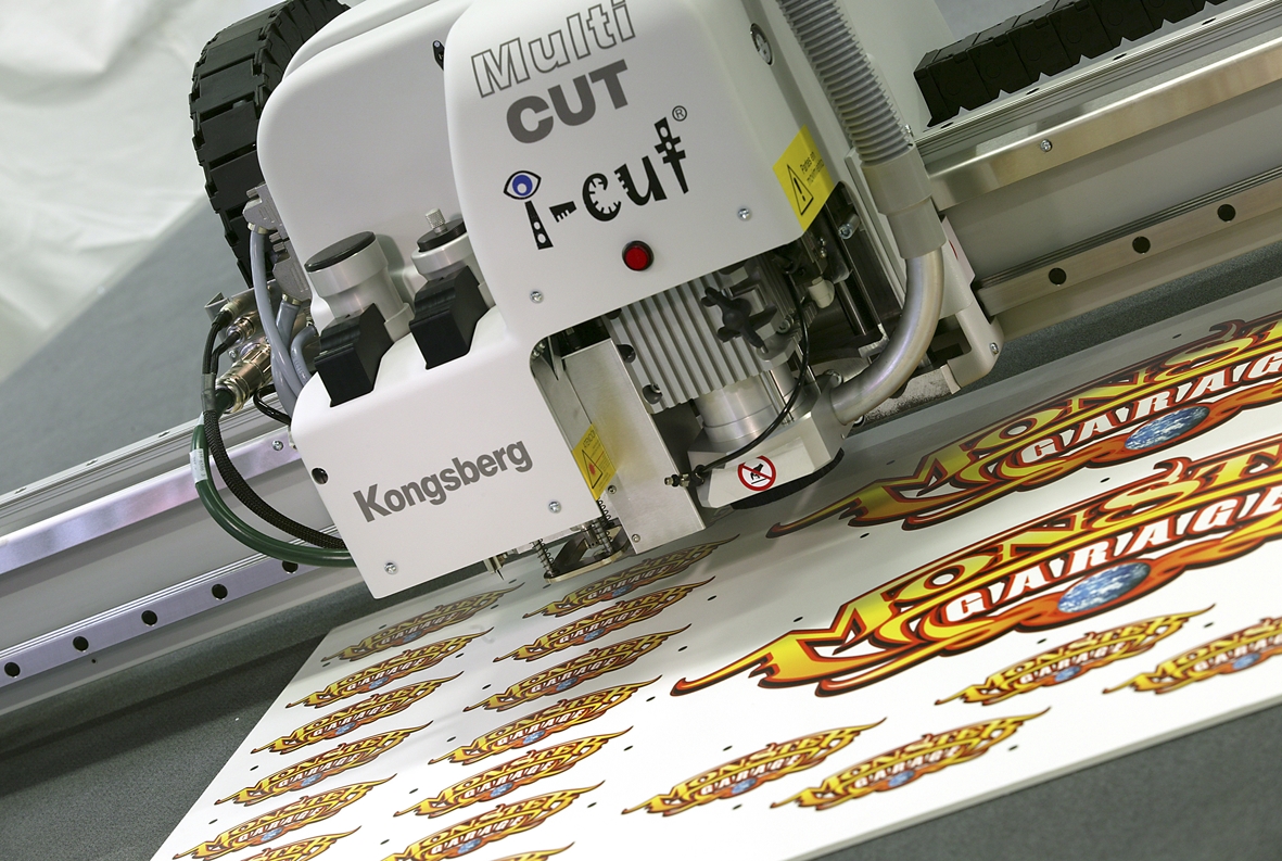 Print finishing. Плоттер Kongsberg xe 10. Kongsberg i-XL 24. Kongsberg XL-44. Наклейки для панелей Kongsberg.