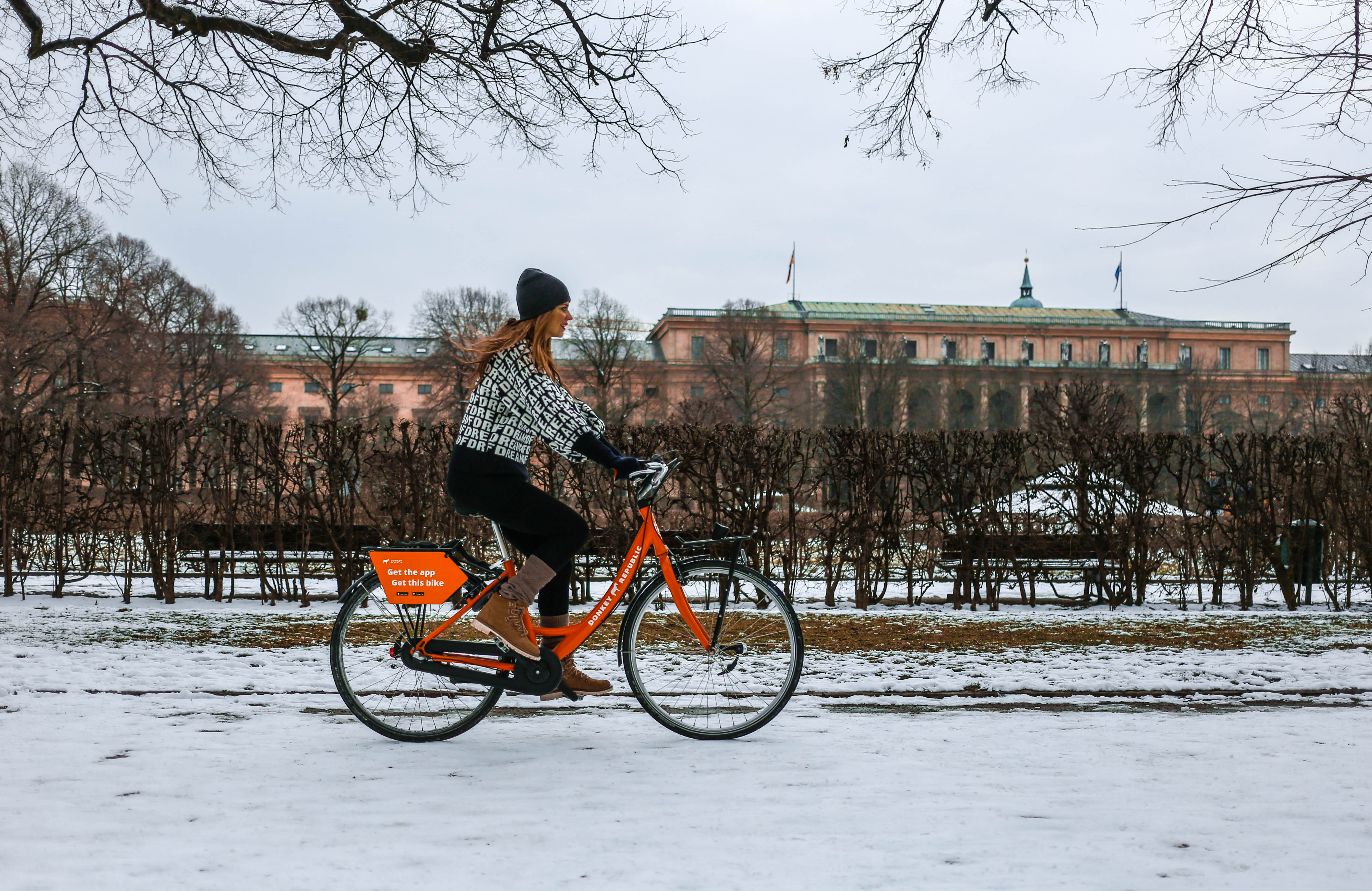 Зима какие велосипеды. На Велике зимой. Зимний велосипед. Велосипед для зимы. Катание на велосипеде зимой.