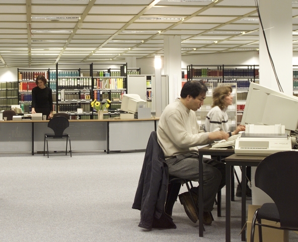 Universität Duisburg Essen Bibliothek Universität Duisburg-Essen setzt im IT- und Medien-Support mit Consol