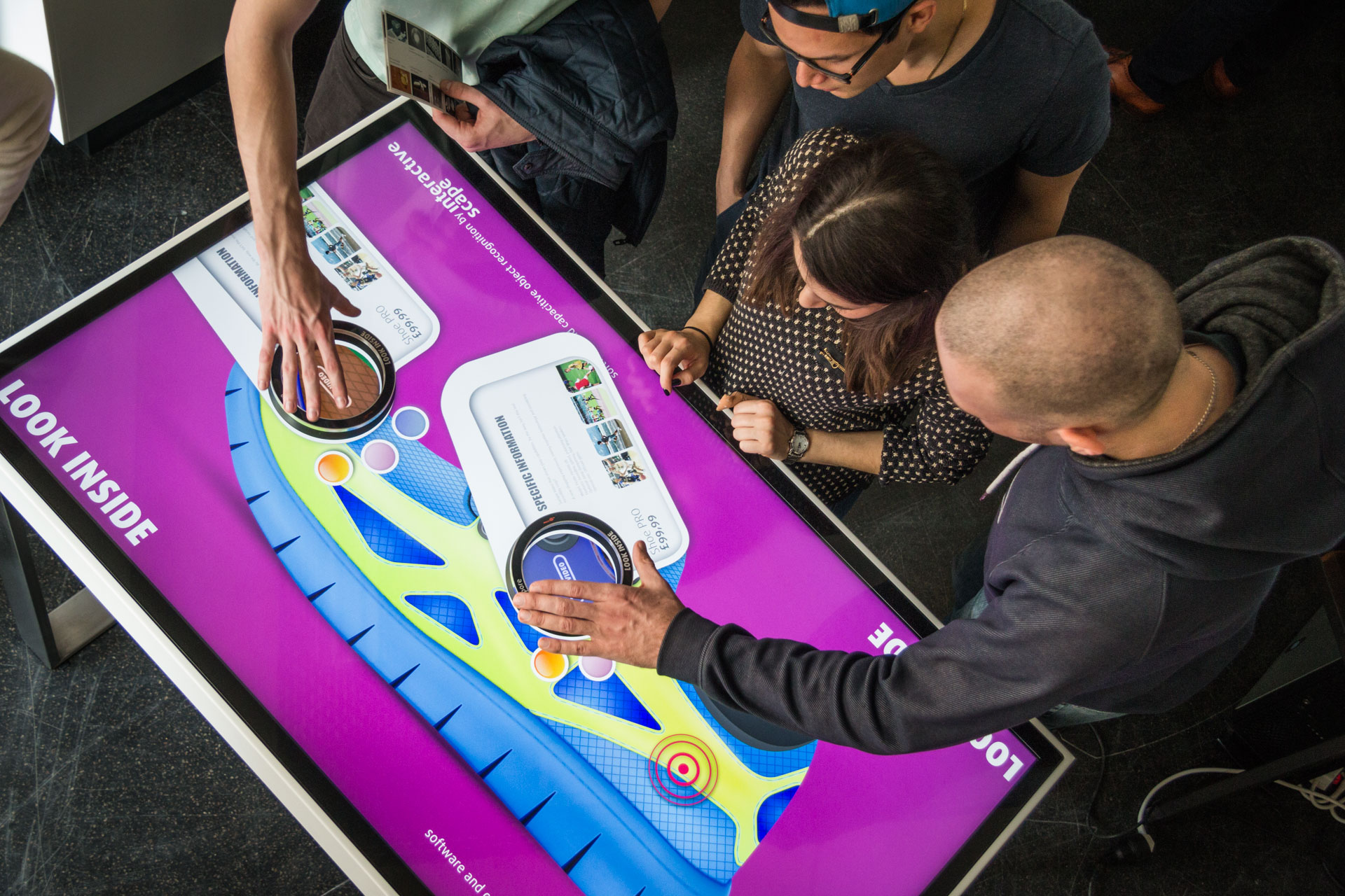 Malo interactive. Malo interactive. Malo interactive. Gamedec definitive edition обзор. интерактивный стол 55 дюймов.