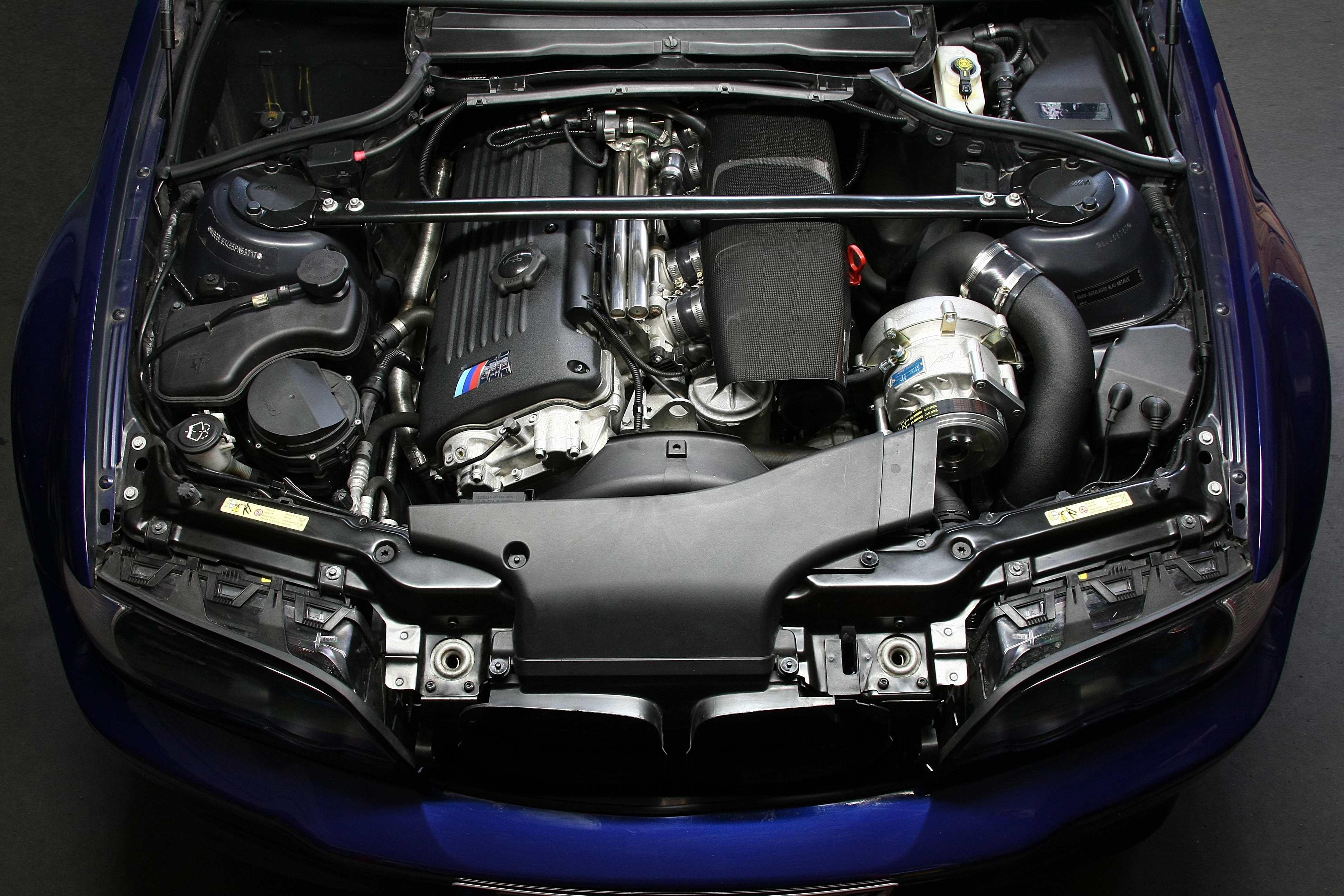 Двигатель на автомобиле является. BMW m3 e46 мотор. M3 e46 двигатель. BMW m3 e46 engine. Двигатель BMW m3 e90.