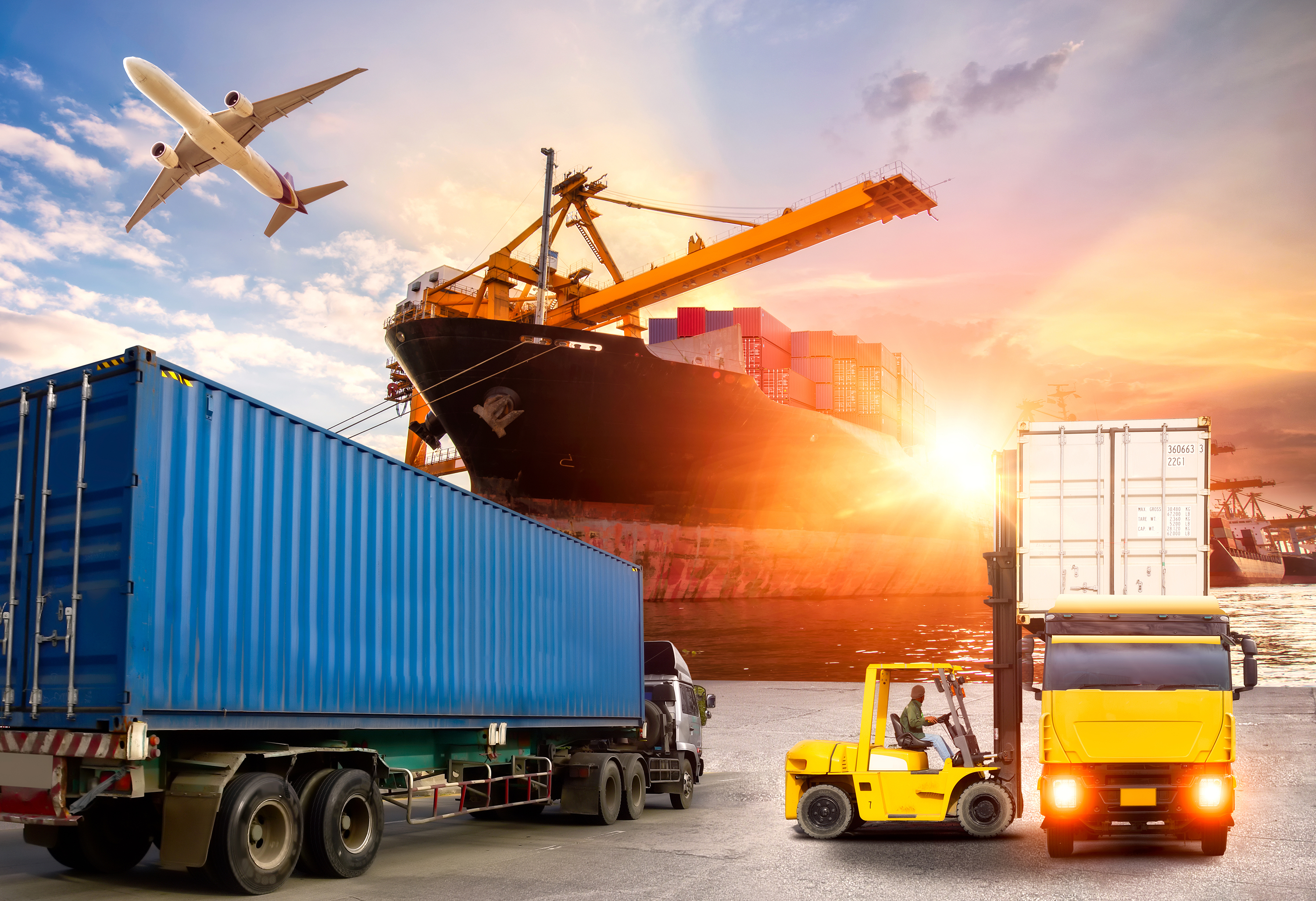 Cargo transportation. Транспортная компания Cargo transport Logistics. Мультимодальные перевозки. Контейнерные перевозки. Промышленный транспорт.