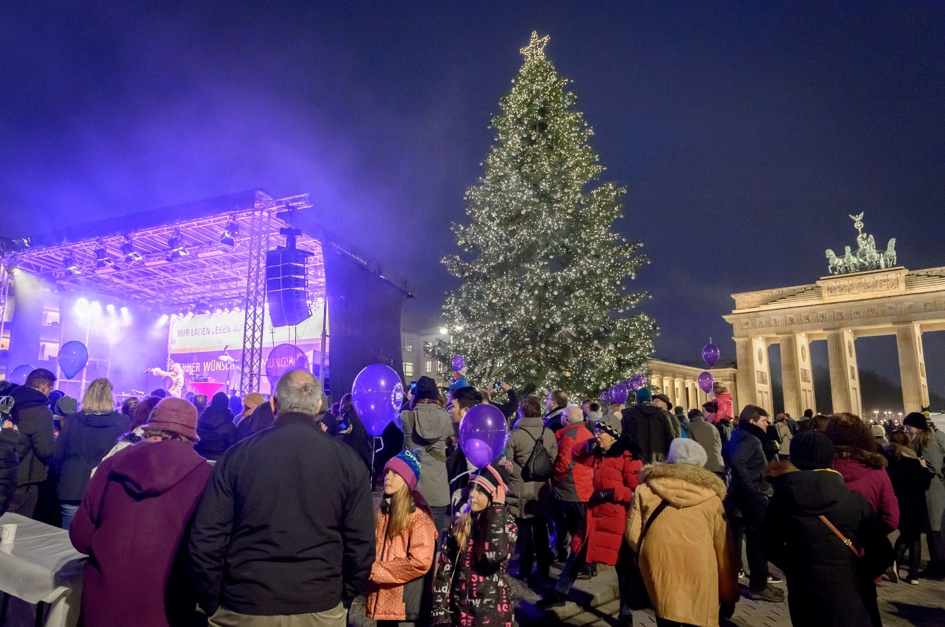 Weihnachtsbaum Am Brandenburger Tor Leuchtet Lekker Energie Gmbh Pressemitteilung Pressebox