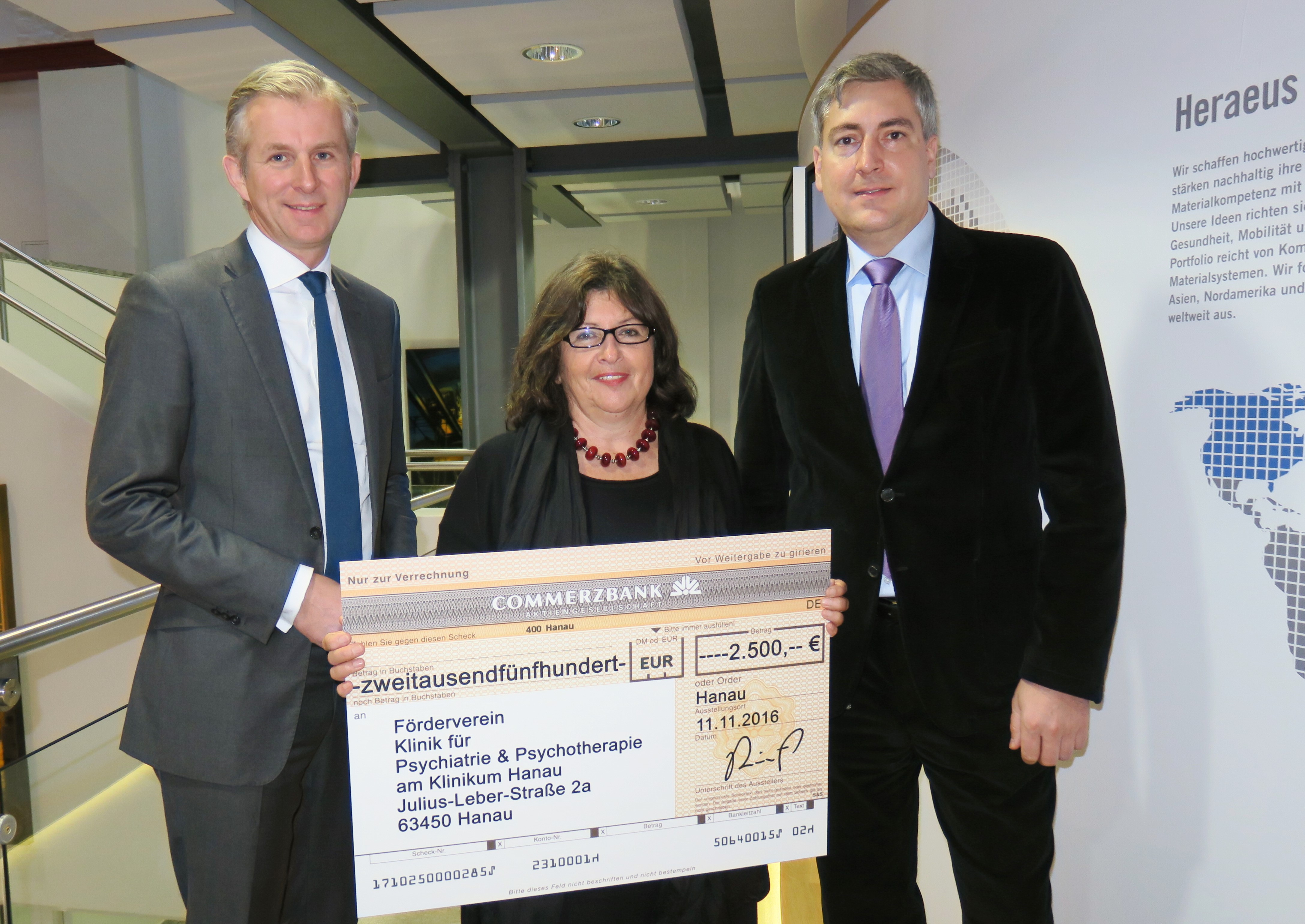 Heraeus spendet 2.500 Euro an den Förderverein der Klinik für ...