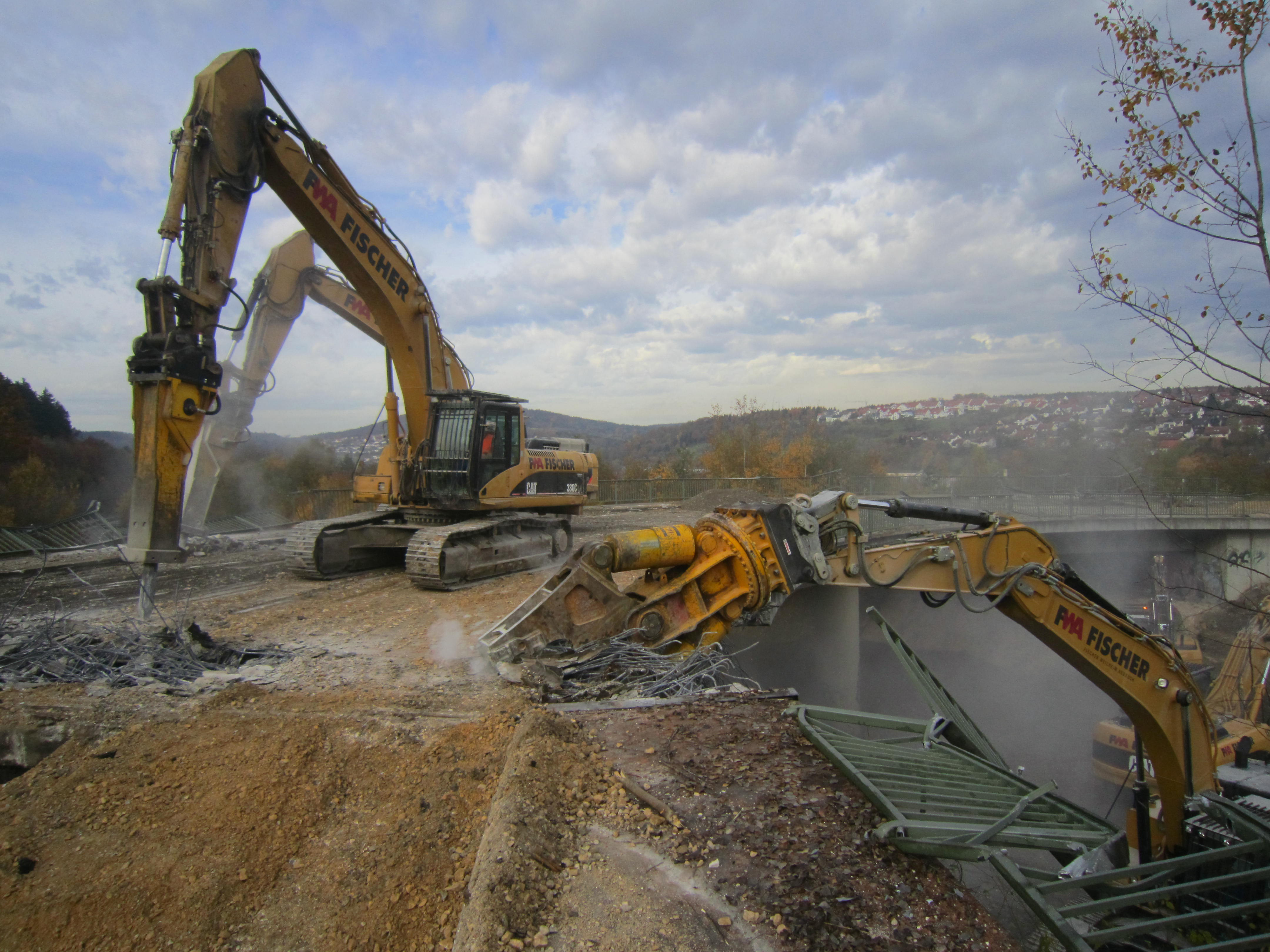 Atlas Copco Anbaugeräte Non Stop Einsatz bei Brückenabbruch, Construction Tools GmbH, Story