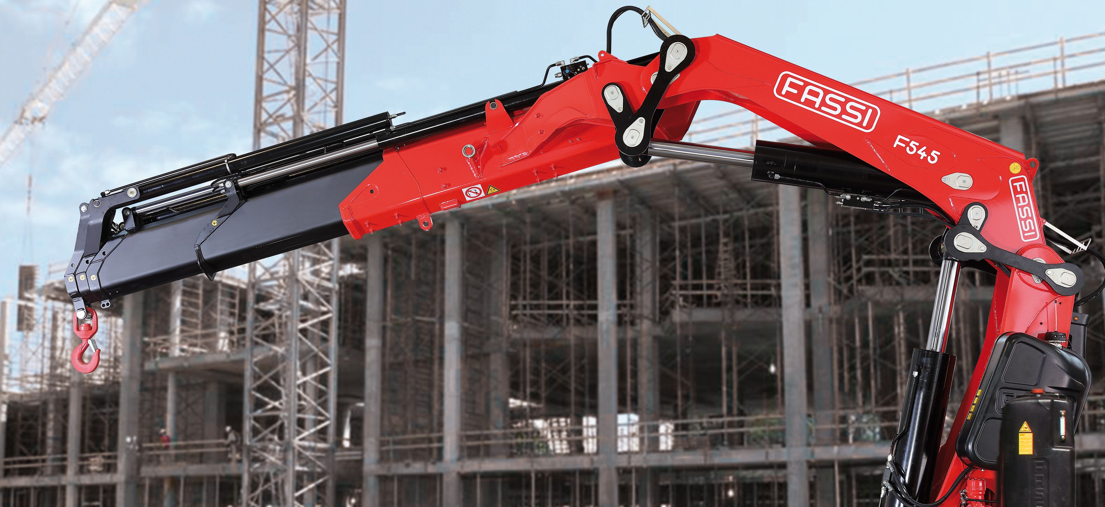 A Fassi F545RA crane installs Octopus sculpture - Fassi Crane