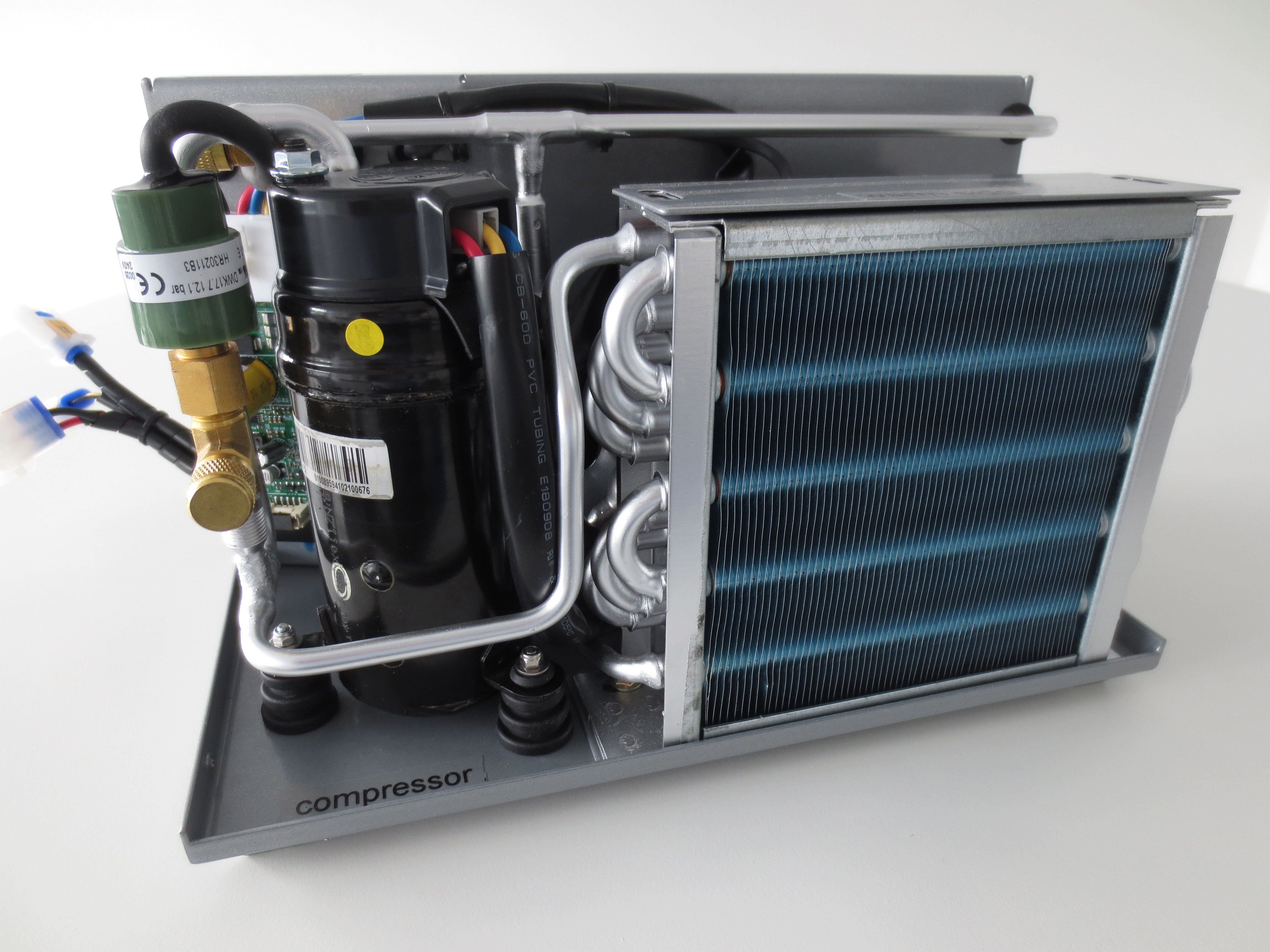 Охладитель жидкости. Чиллер Cooling System. Охладитель воды ов-700. Охладитель фреоновый RF 60-35 23.1КВТ. Холодильный агрегат для охлаждения со2.