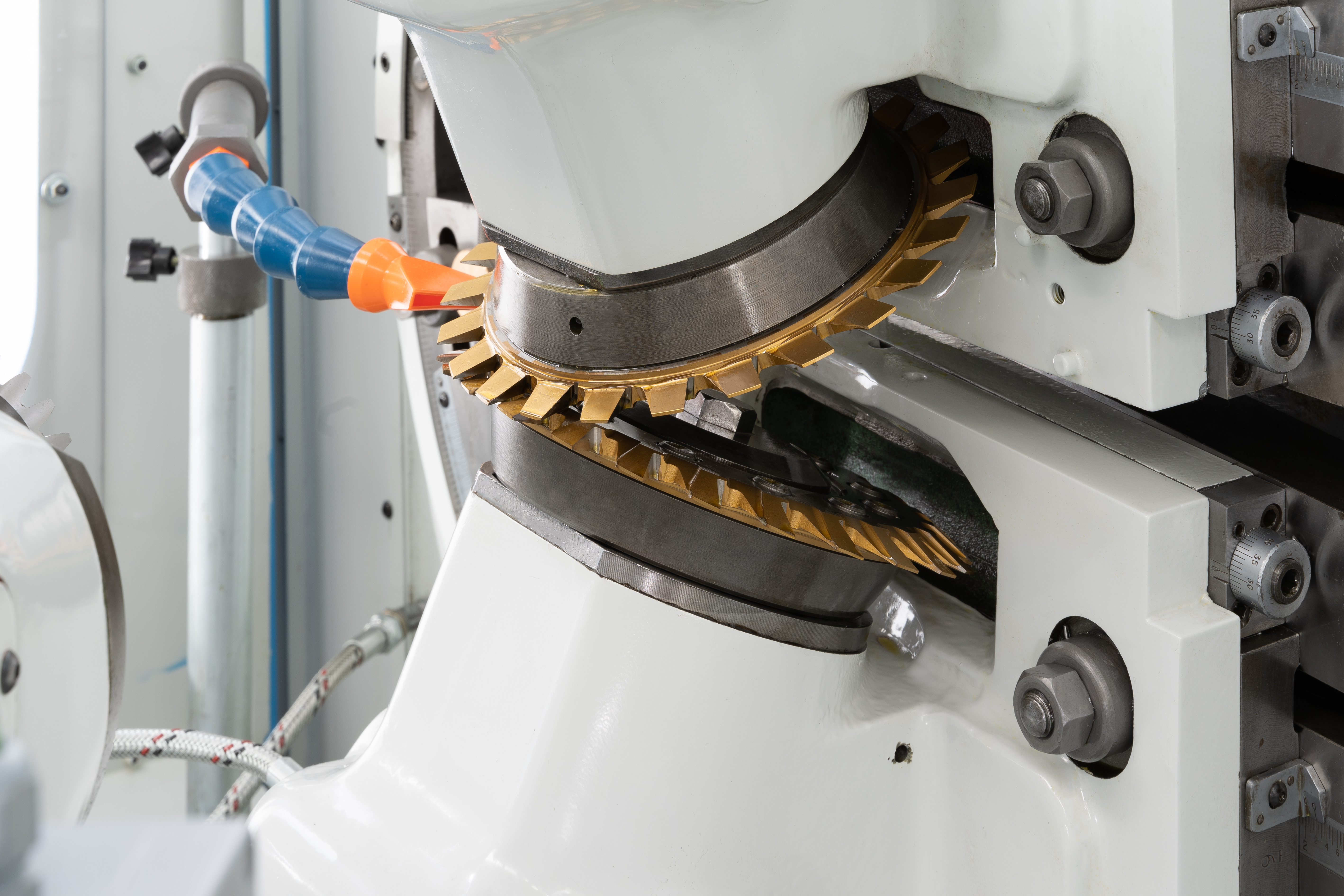 Rétrofit d’une machine à tailler les engrenages coniques pour la ...