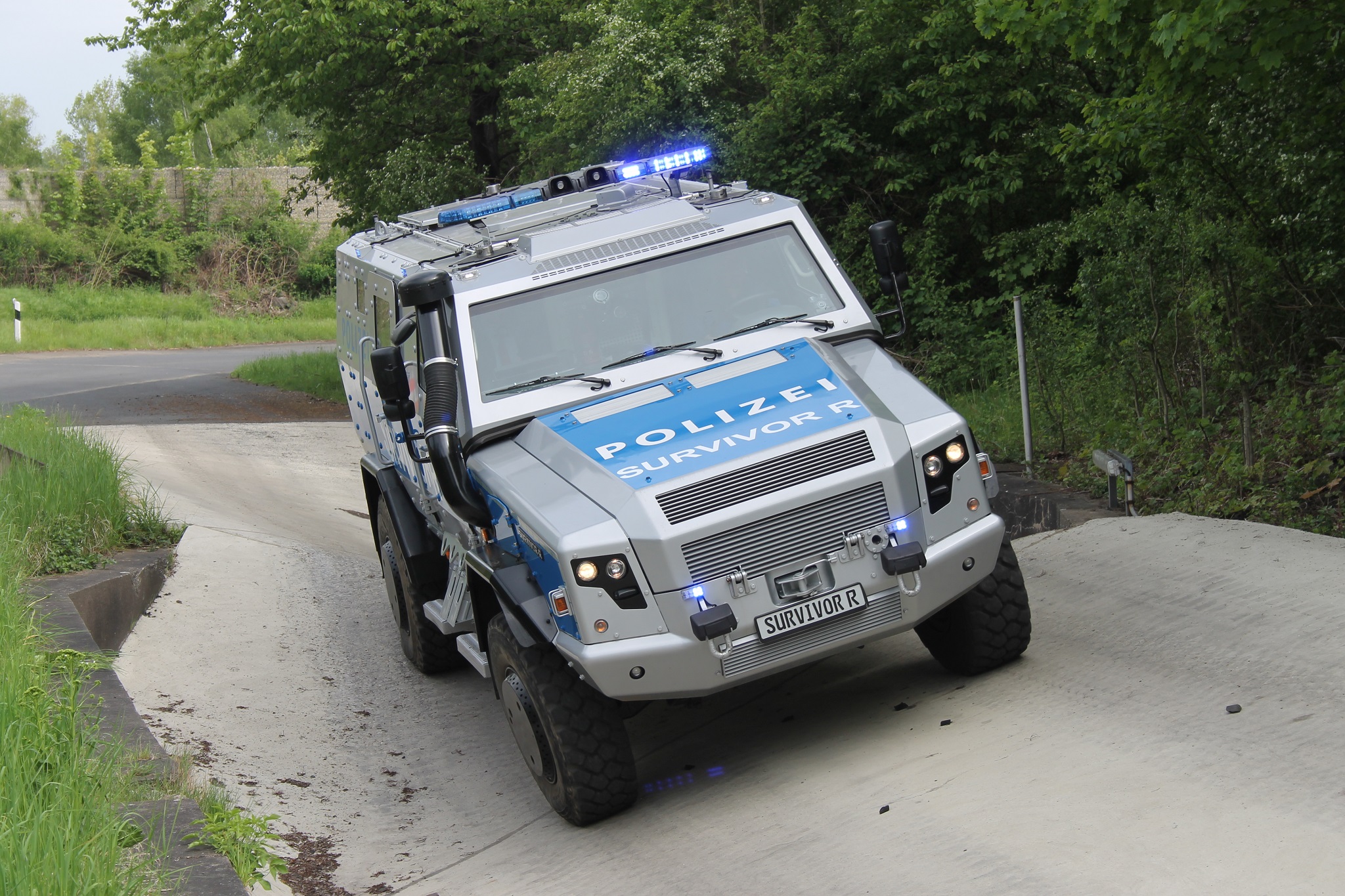 Sonderwagen Für Die Berliner Polizei - Rheinmetall Liefert RMMV ...