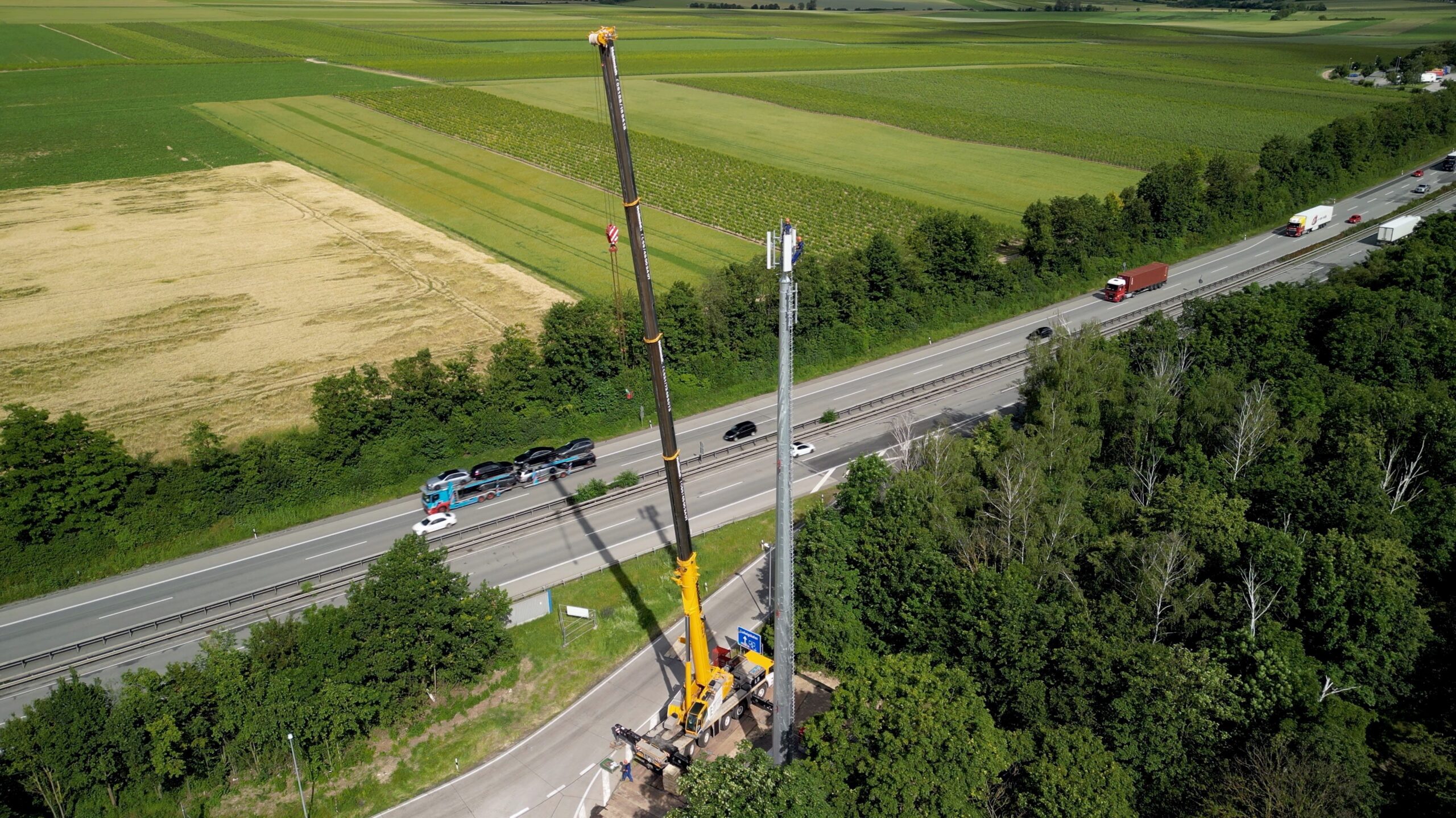 Deutschlandpremiere: WIEGEL-Tochter TKS montiert erstmals Fast Site ...