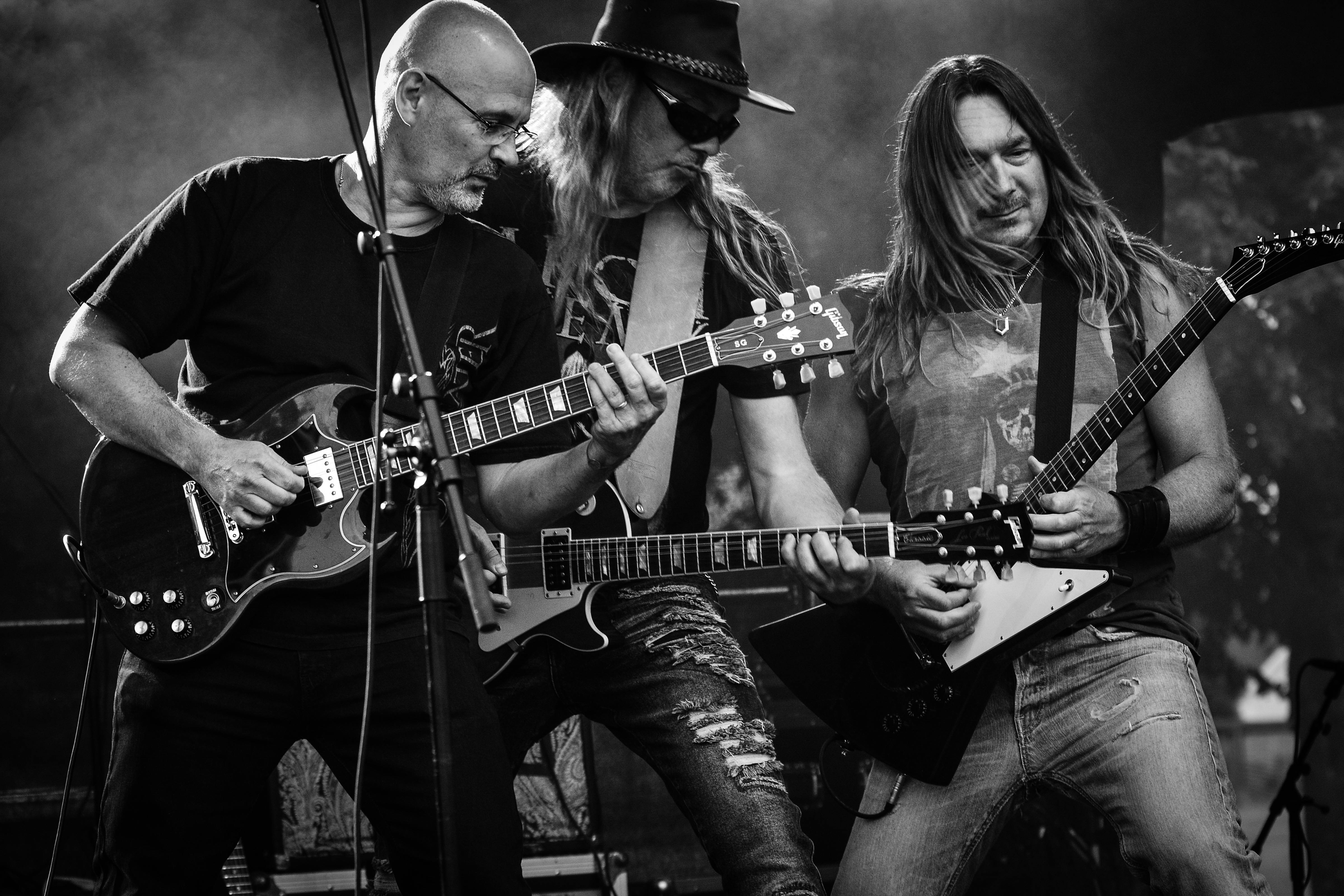 Music domains und rocks domains let s rock secura gmbh story