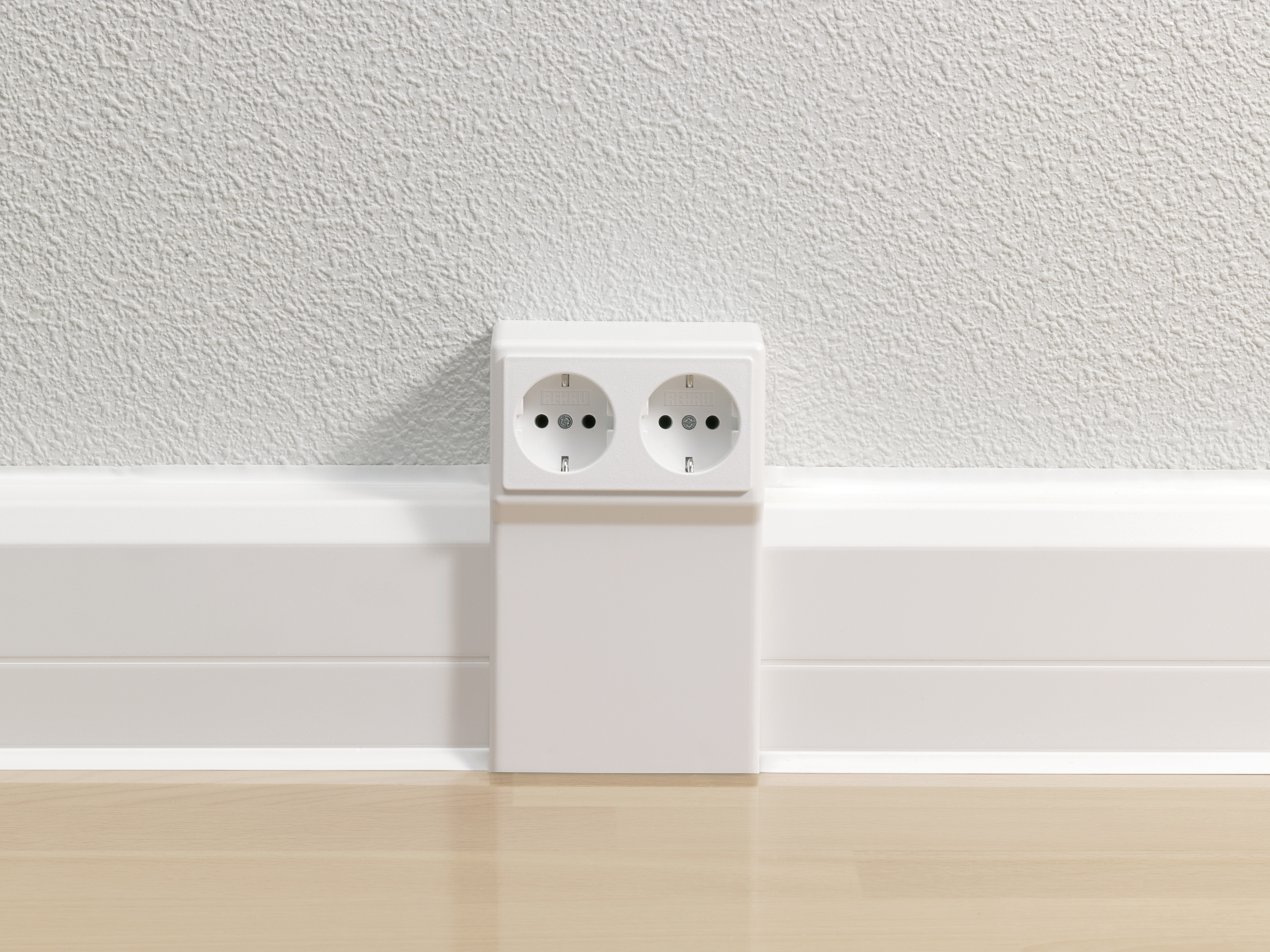 широкий короб для проводов