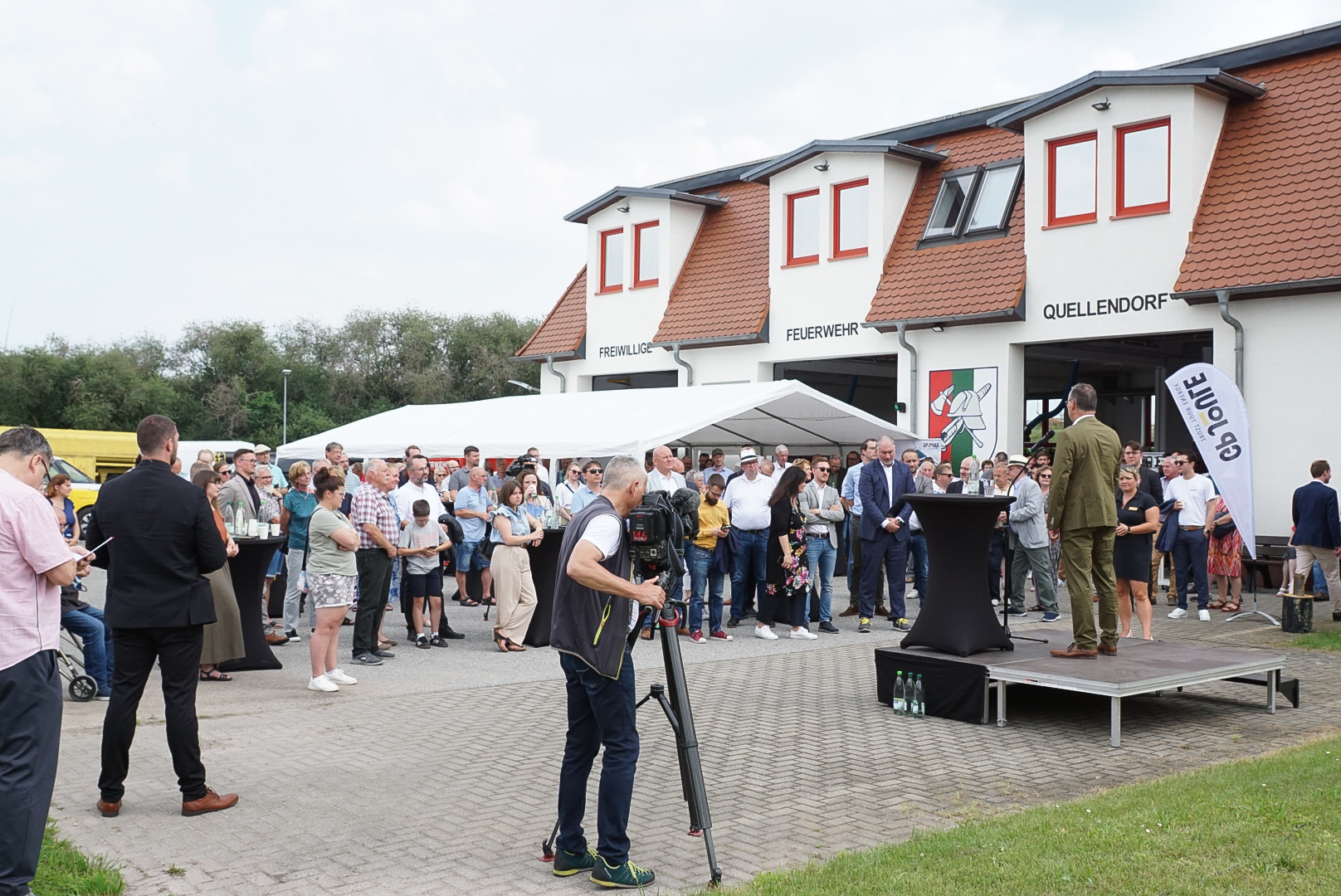 Der Bau startet Spatenstich in Quellendorf mit Ministerpräsident