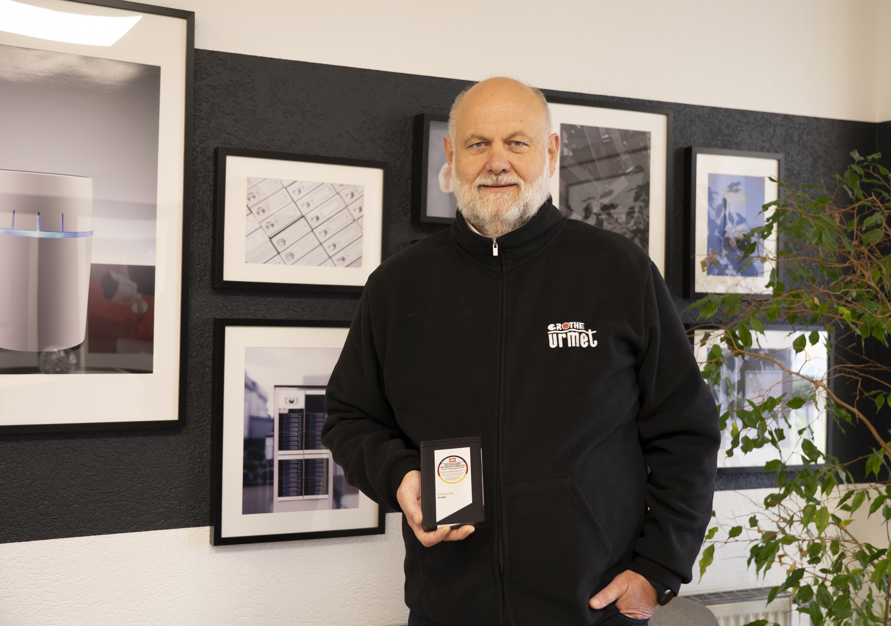 Grothe gewinnt Life & Living Award 2025 für Türsprechanlagen und ...