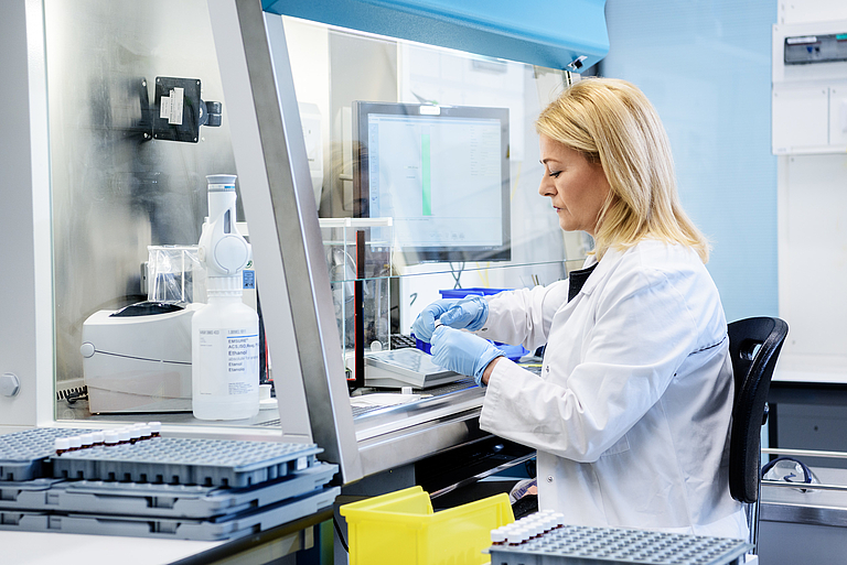 Kardex Remstar: How Merck stores temperature-sensitive material under ...