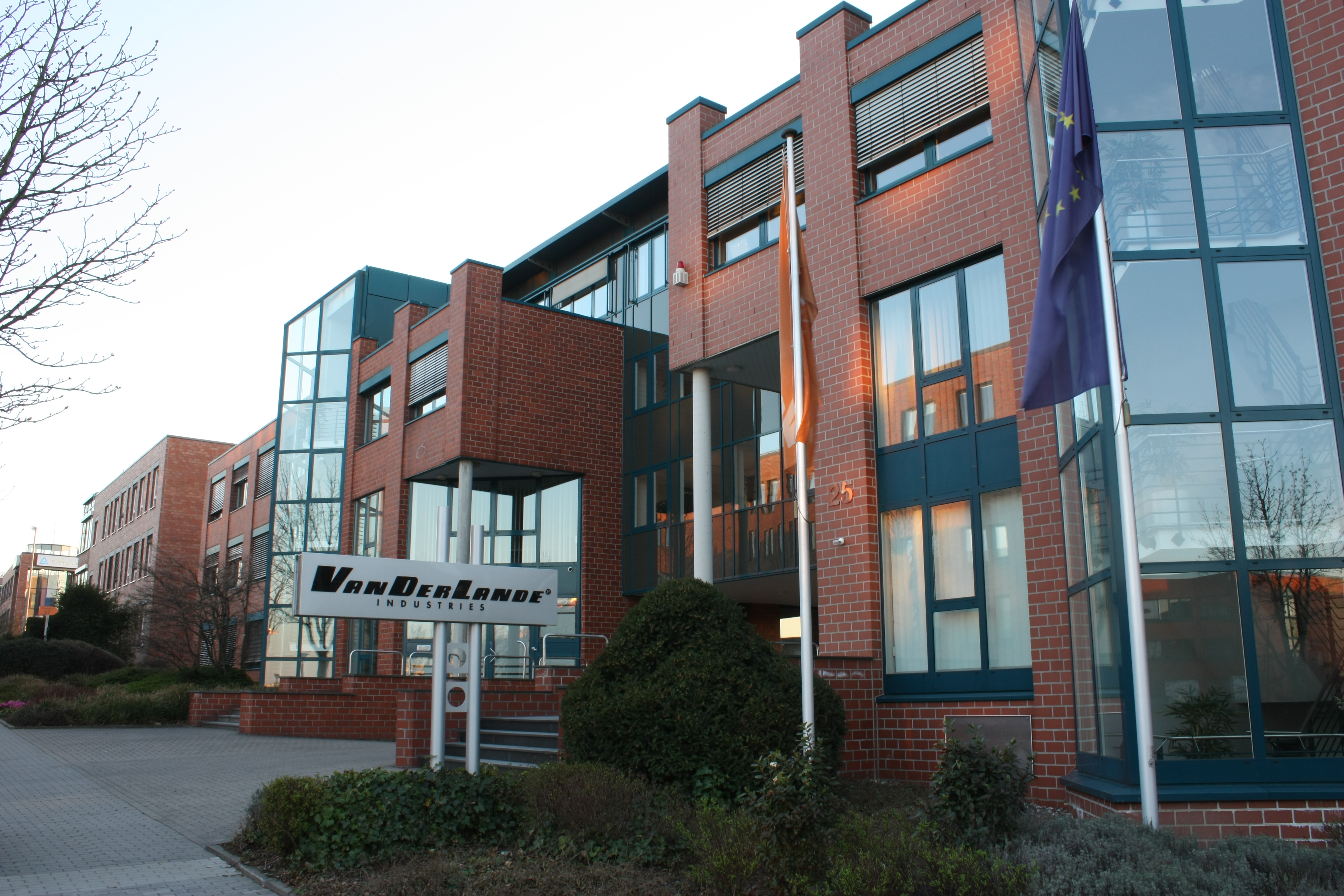 25 Jahre Vanderlande Industries in Dortmund, Vanderlande a Toyota ...