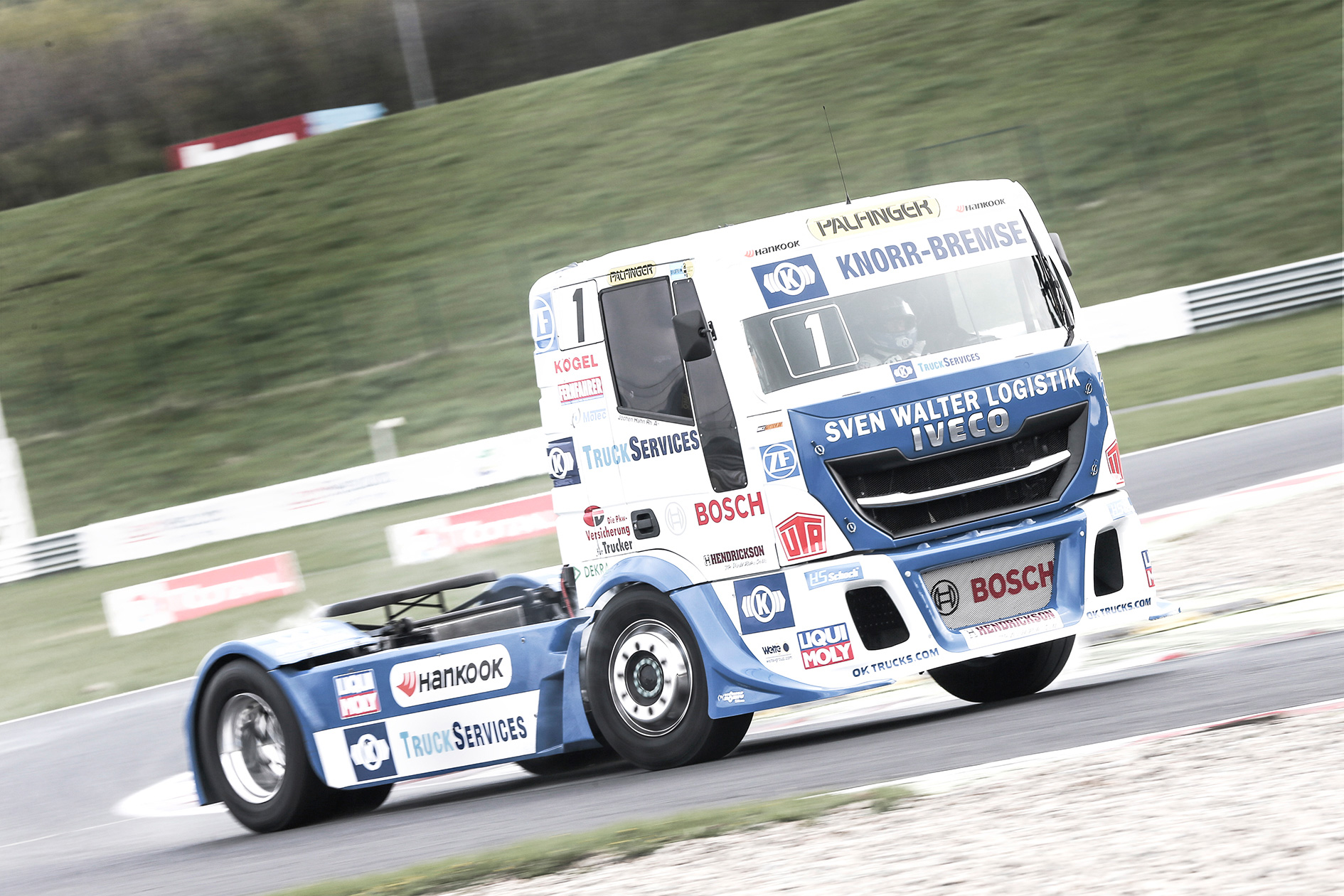 Knorr Bremse Supplies Brakes And Steering For The New Iveco Race Truck Driven By Etrc Champion