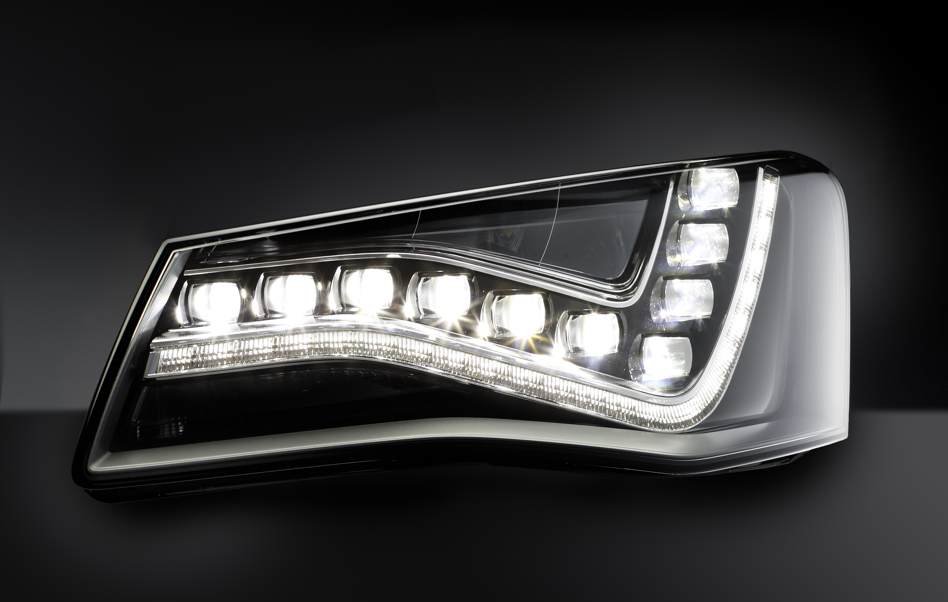 Светодиодные фары можно. Audi a8 led фары. Led фара на Ауди а8. Лед оптика на Ауди а8. Led фары Ауди а8 диоды.