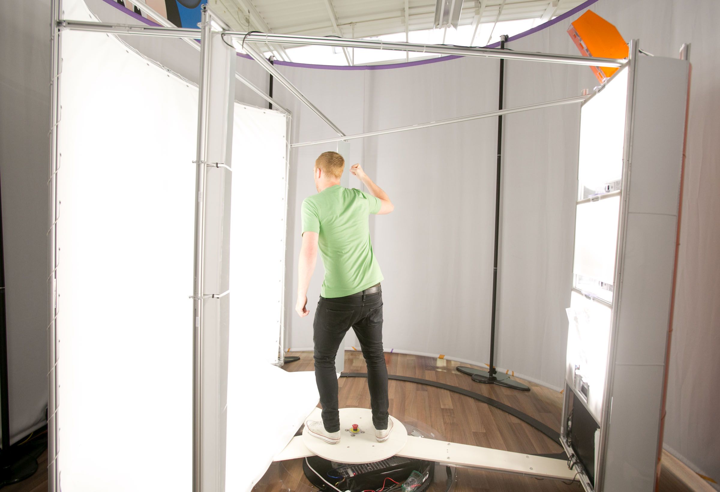 Artec Und Asda Prasentieren Den Ersten 3d Ganzkorperscanner Der Artec Group Shapify Booth Artec 3d Pressemitteilung Pressebox