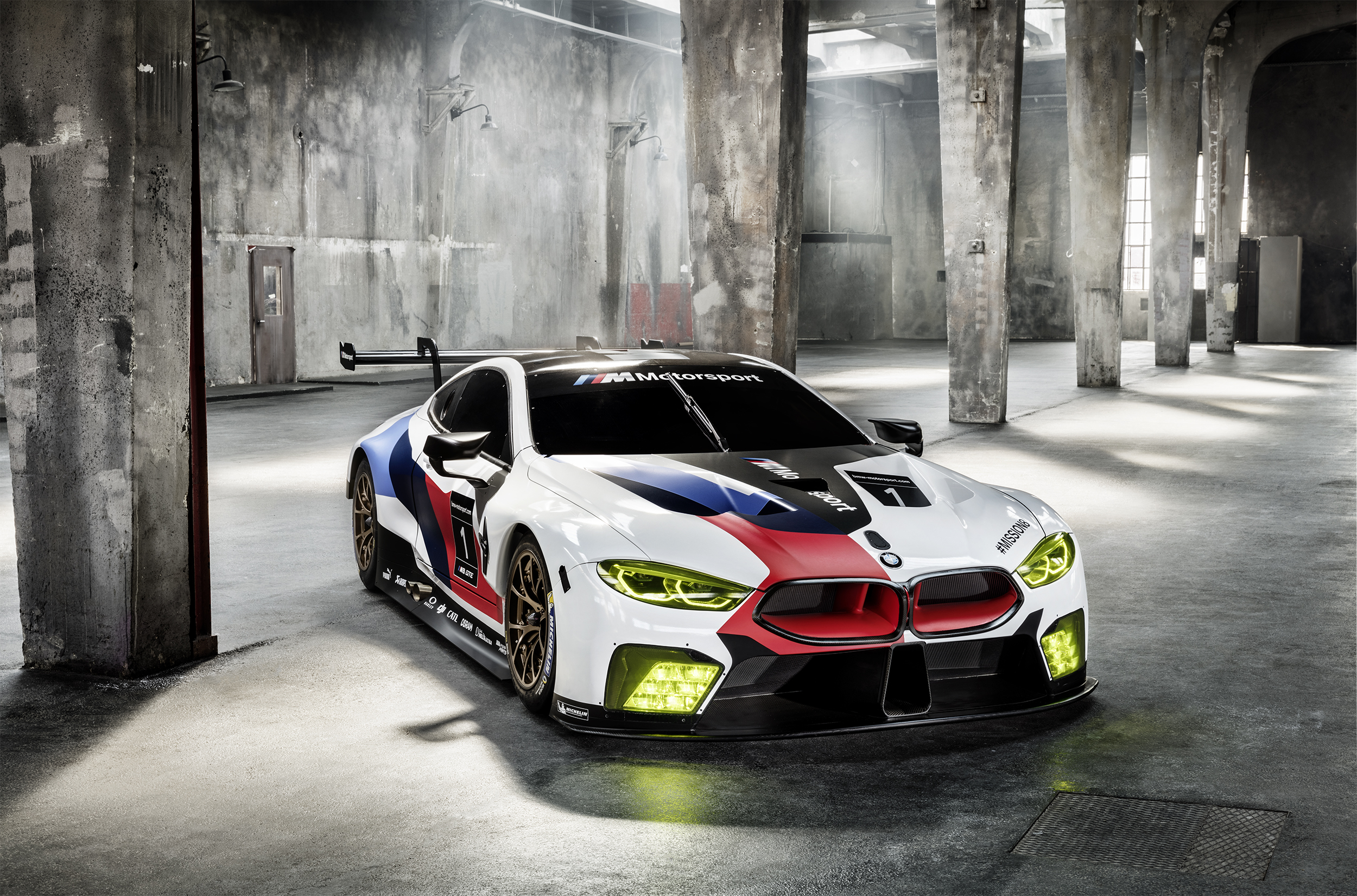 innovative-technologien-f-r-eine-neue-legende-der-neue-bmw-m8-gte-bmw