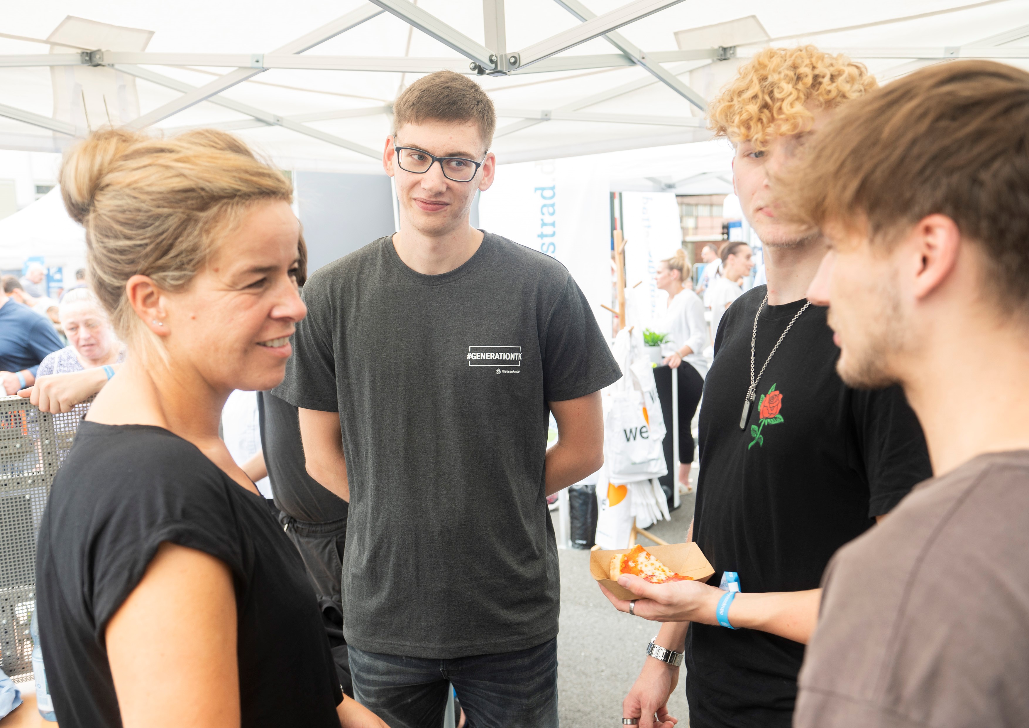 NRW-Ministerin Mona Neubaur besucht Familienfest von thyssenkrupp 