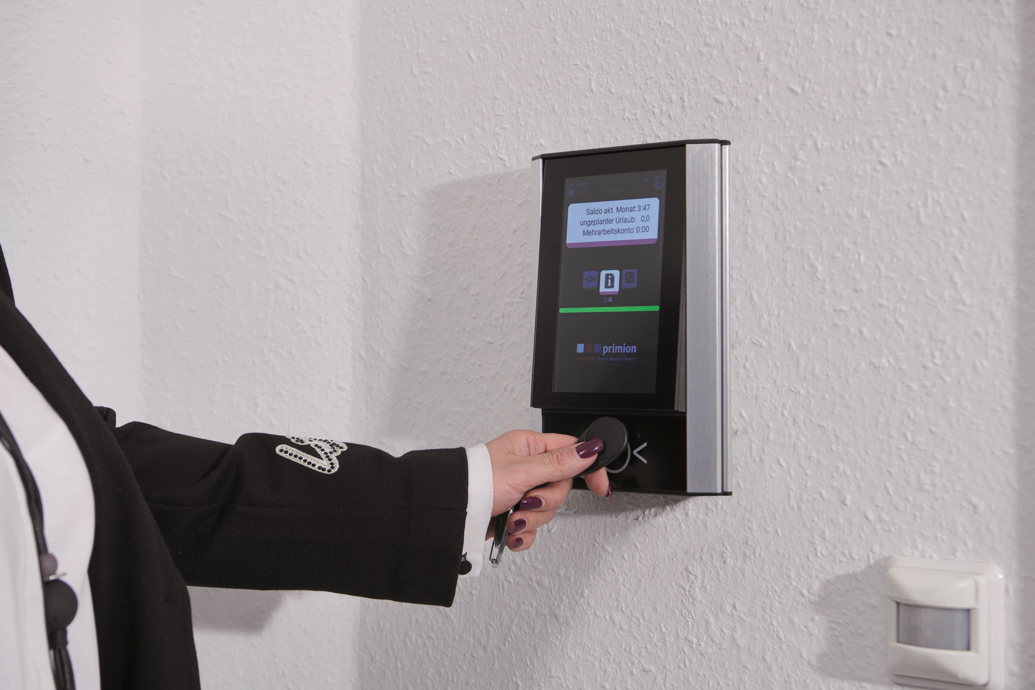 New ADT 1100 time recording terminal with master reader function and