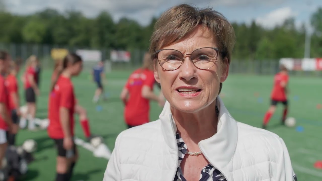 TECNARO: Sky Sport News HD berichtete am Weltumwelttag vom Baustart unseres Biokunstrasensportplatz: Nun schreibt Ellwangen Nachhaltigkeitsgeschichte!