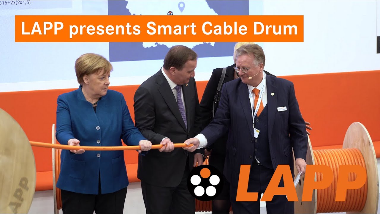 LAPP presents Smart Cable Drum to Angela Merkel and Stefan Löfven