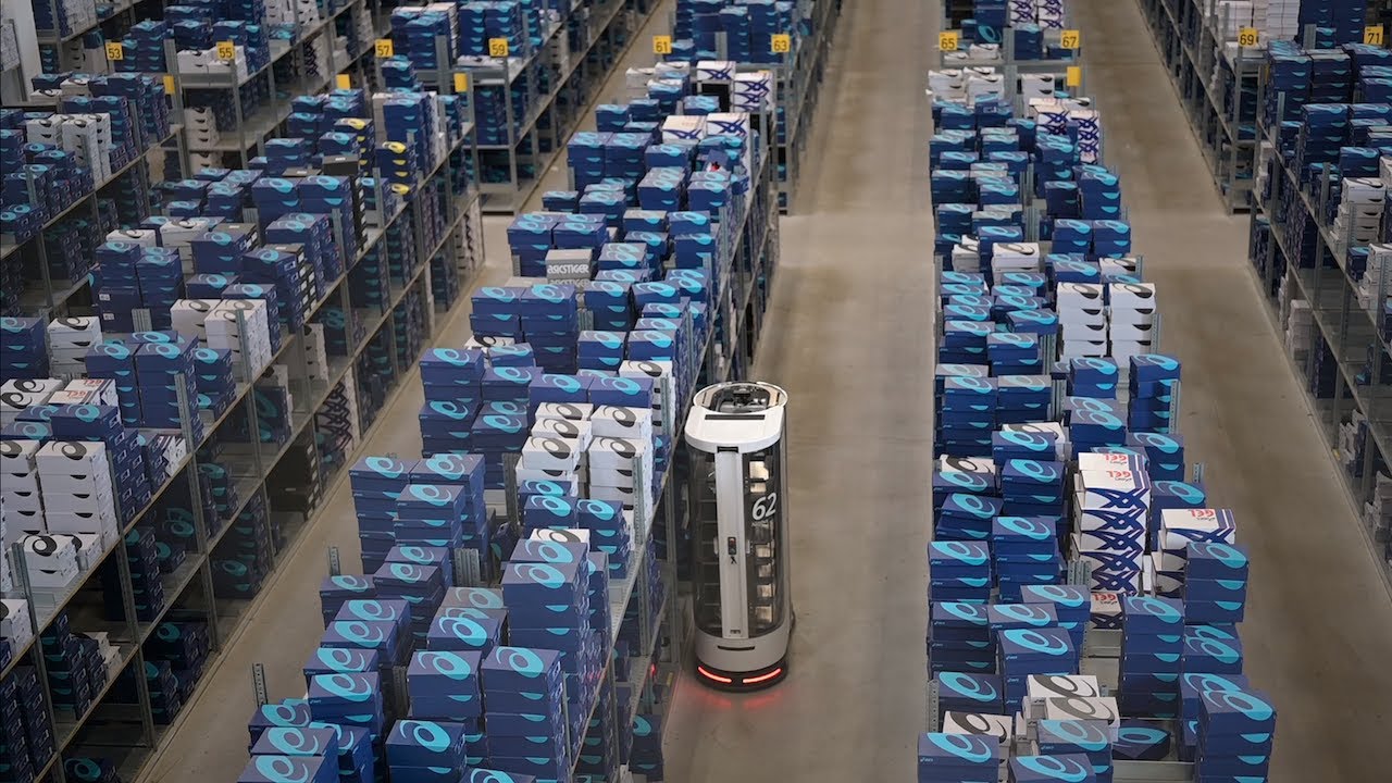 Magazino robot TORU at ASICS - order picking of shoe boxes