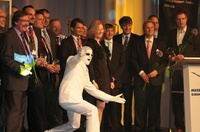 Gruppenbild aller Preisträger des Deutschen Rechenzentrumspreis 2011 zusammen mit den Laudatoren und den Veranstaltern Sabine und Ulrich Terrahe.