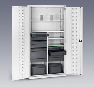 cubio Schrank als Depot und Auffüllstation für Servicekoffer und Trageboxen