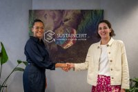 Dr. Céline Bilolo und Marion Verles in den Büros von SustainCERT in Luxemburg anlässlich des Zusammenschlusses mit TÜV SÜD