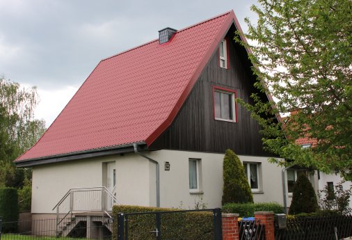 Leichtes Metalldach in Ziegeloptik.JPG