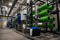 Drei Umkehrosmoseanlagen von Grünbeck bereiten im Volkswagen-Werk Emden Stadtwasser so auf, dass es die Anforderungen der Lackiererei und anderer Anwendungen erfüllt