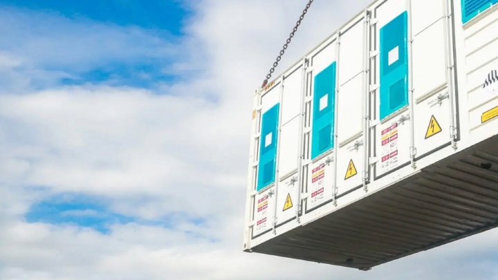 GOLDBECK SOLAR unterzeichnet Vertrag zum Auftragserlass für den Bau von zwei BESS-Projekten