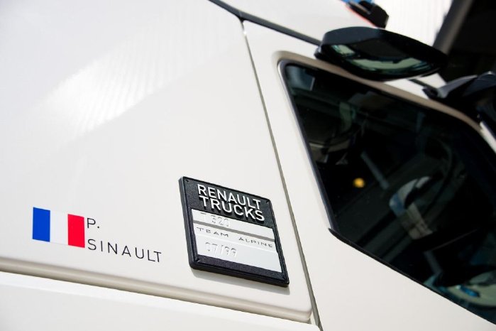 Renault Trucks T High Edition – Team Alpine_3.jpg