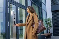 Mit dem CLIQ® Updater lassen sich Schlüsseldaten schnell und sicher aktualisieren – ganz ohne Netzwerkkabel, einfach nachrüstbar und elegant in Türsprechanlagen wie Doorbird integrierbar.