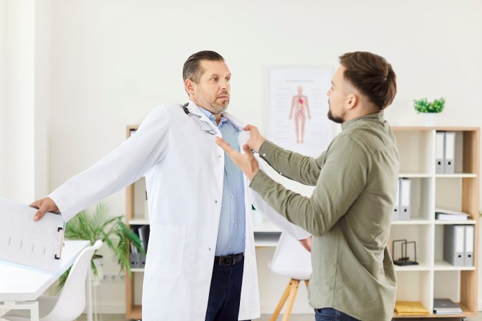 TÜV Rheinland_Welttag für Sicherheit und Gesundheit am Arbeitsplatz_Mitarbeitende bestmöglich vo.jpg
