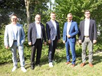 Stellen gemeinsam die Weichen für die erfolgreiche JULABO Standorterweiterung im startkLahr Airport & Business Park Raum Lahr: Ralf Wurth (kaufmännischer Geschäftsleiter JULABO), Thomas Schäfer (Bürgermeister Gemeinde Seelbach), Markus Juchheim (Geschäftsführer JULABO), Markus Ibert (Zweckverbandsvorsitzender Oberbürgermeister) und Daniel Halter (Verbandsdirektor) (v.l.n.r.)