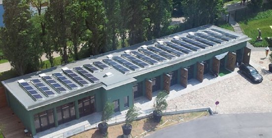 Green Garage auf dem EUREF-Campus_Solardach.JPG