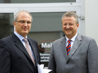 Stephan Gais (l) übernimmt den Vorsitz der Geschäftsleitung Mahr von Thomas Keidel (r), der am 30. Juli 2010 in den Ruhestand tritt