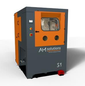 Die neue S1 für das automatisierte Entpulvern und Reinigen kleinerer bis mittlerer Serien von AM-Kunststoffteilen verfügt über Ausstattungsdetails, die die Nachbearbeitung schneller, effizienter, sicherer und reproduzierbarer machen als marktübliche Lösungen.
Bildquelle: Rösler Oberflächentechnik GmbH