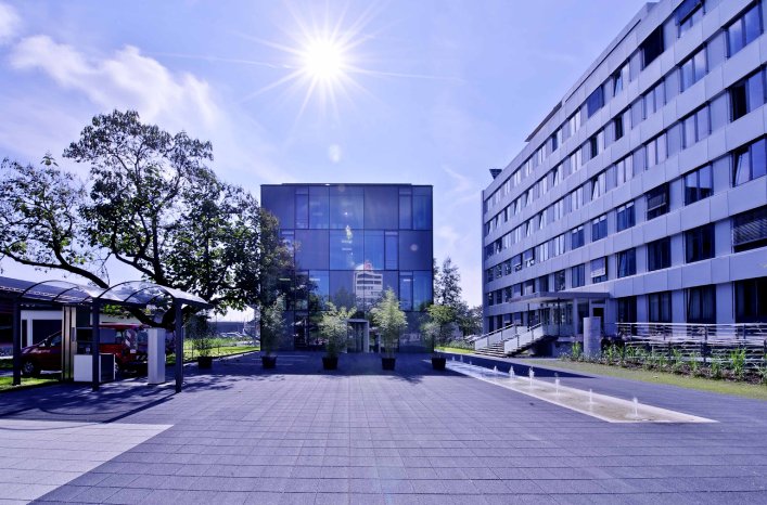 Energiewürfel und Gebäude Stadtwerke Konstanz.jpg