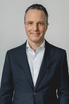 Dr. Bernhard Höveler.jpg